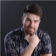 Graphic Designer impartisce lezioni di Photoshop per studenti di design e professionisti